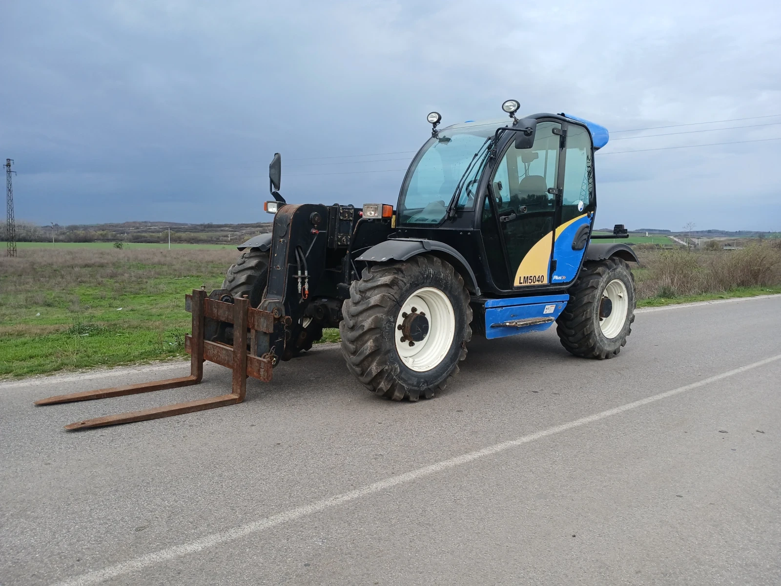 Телескопичен товарач New Holland LM5040 - изображение 5