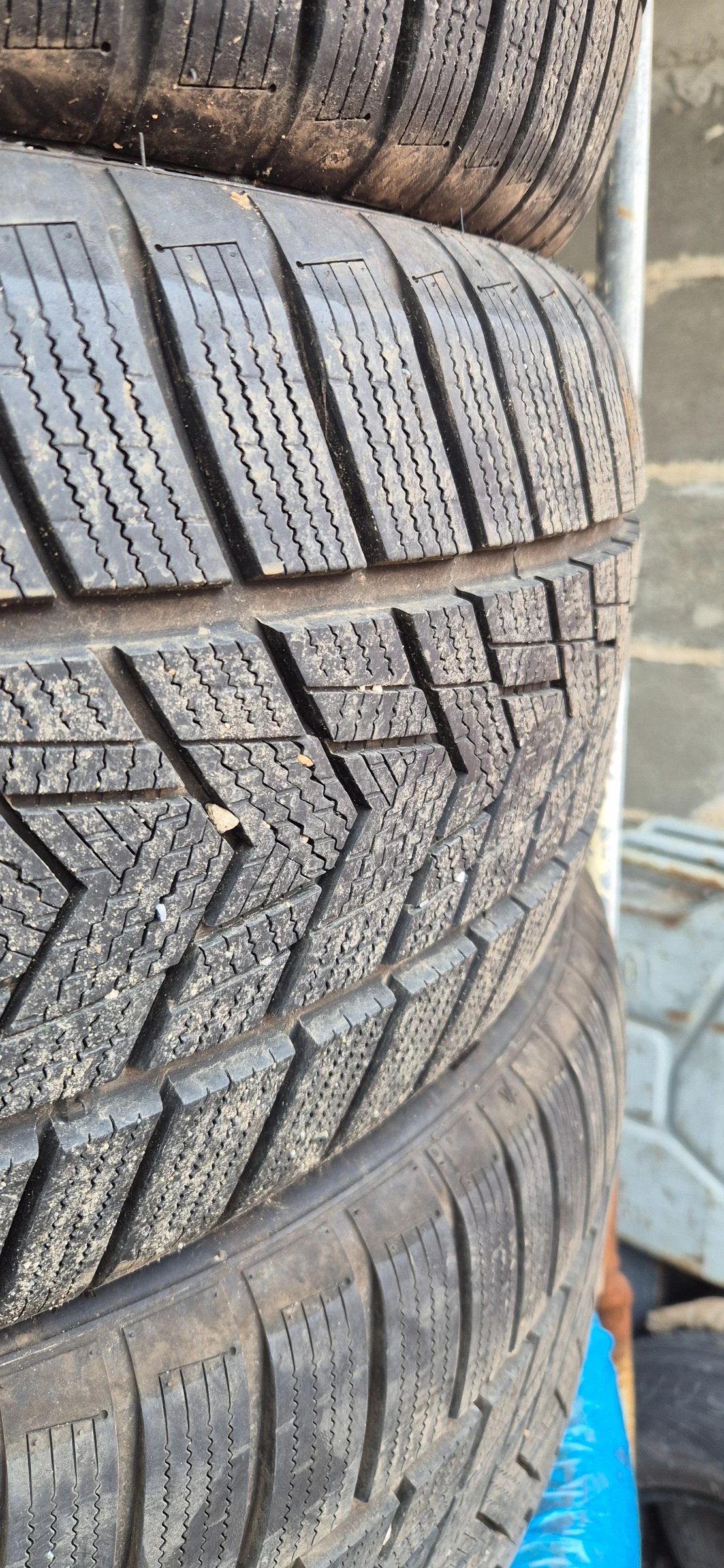 Гуми Зимни 285/45R19, снимка 3 - Гуми и джанти - 55847928