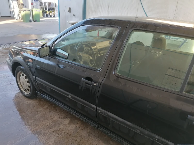 VW Golf 1.6 Газ, снимка 2 - Автомобили и джипове - 47499742