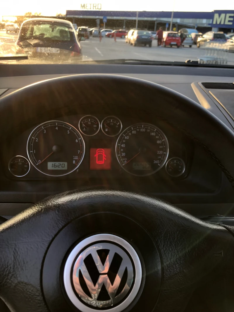 VW Sharan 1.8, снимка 8 - Автомобили и джипове - 47872016