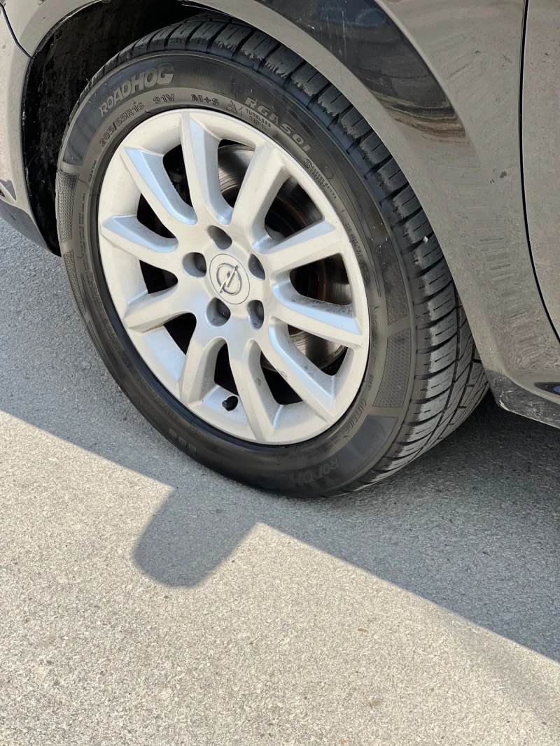 Opel Zafira 1.9CDTi, снимка 14 - Автомобили и джипове - 51843674