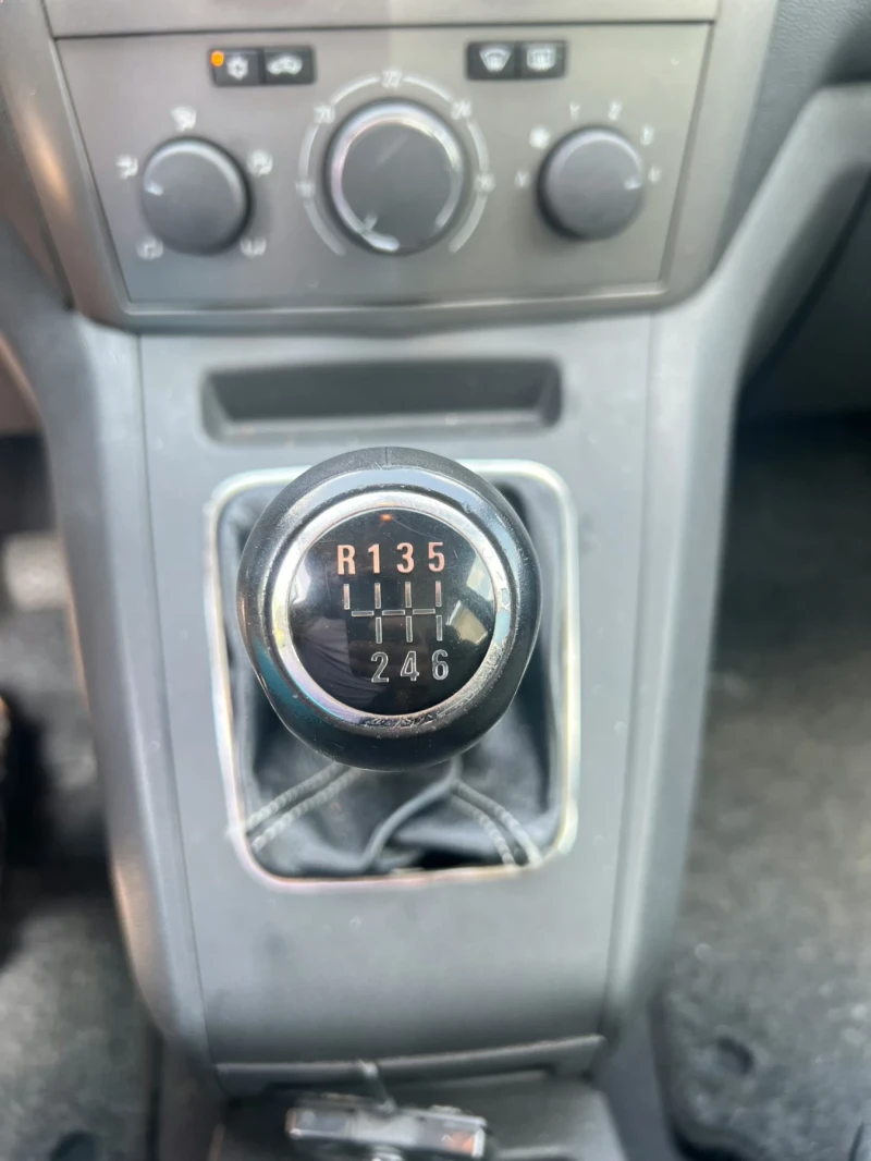 Opel Zafira 1.9CDTi, снимка 9 - Автомобили и джипове - 51843674