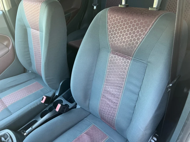 Ford Fiesta 1.3, снимка 13 - Автомобили и джипове - 50784516