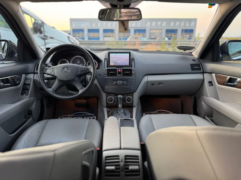 Mercedes-Benz C 320, снимка 8 - Автомобили и джипове - 52579914