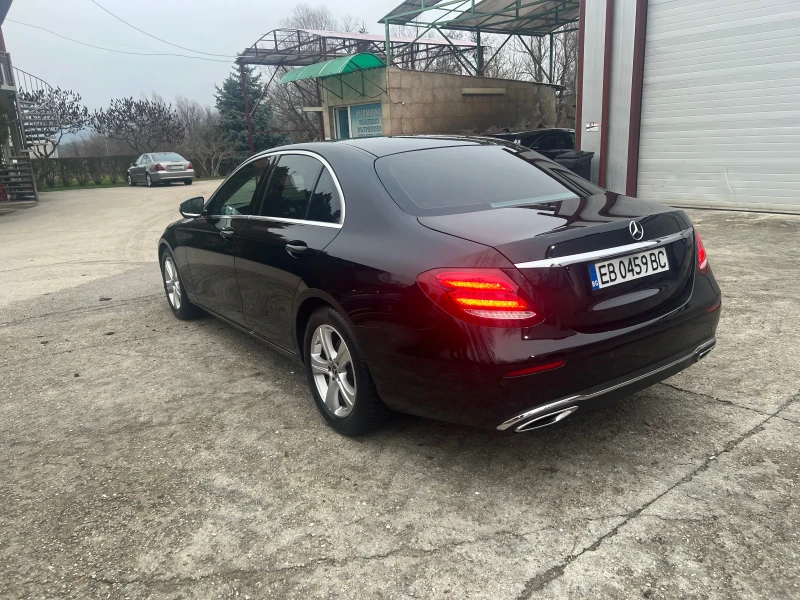 Mercedes-Benz E 220, снимка 4 - Автомобили и джипове - 52642737