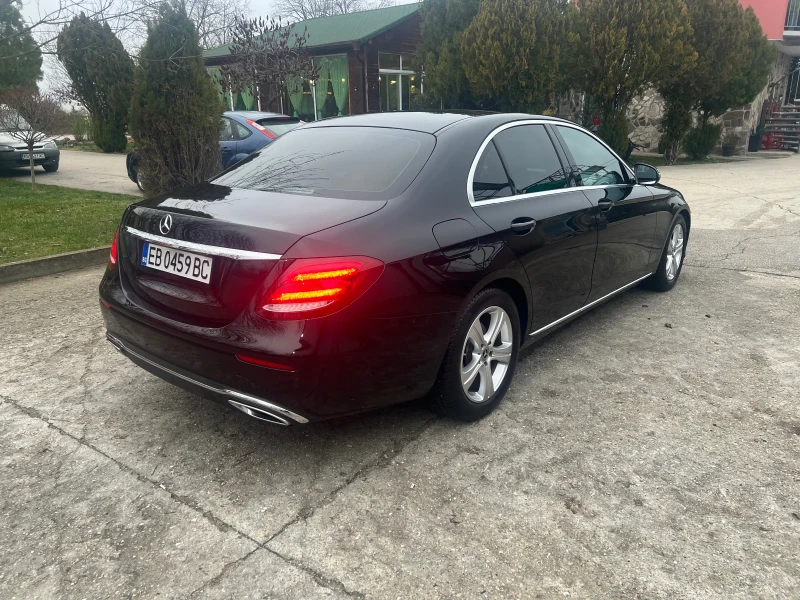 Mercedes-Benz E 220, снимка 5 - Автомобили и джипове - 52642737