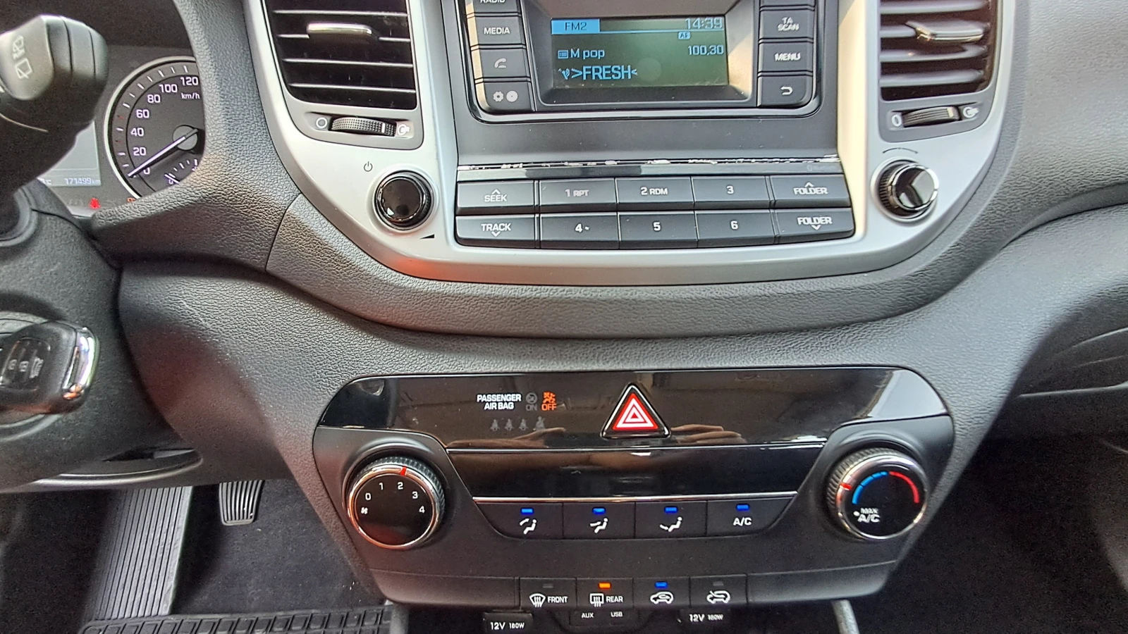 Hyundai Tucson РЕАЛ КМ ИЗКЛЮЧИТЕЛ 1.7D-116 СЕРВ КНИЖ УНИКТ ОБСЛУЖ, снимка 13 - Автомобили и джипове - 24472777
