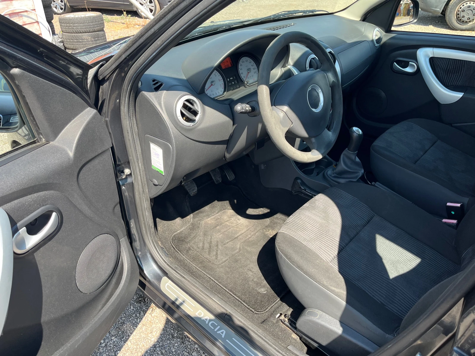 Dacia Sandero 1.6i БЕНЗИН - изображение 7