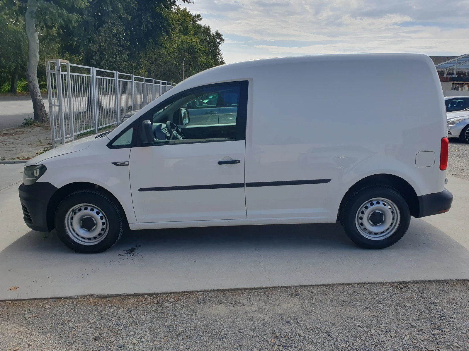 VW Caddy 2.0/102ks - изображение 4
