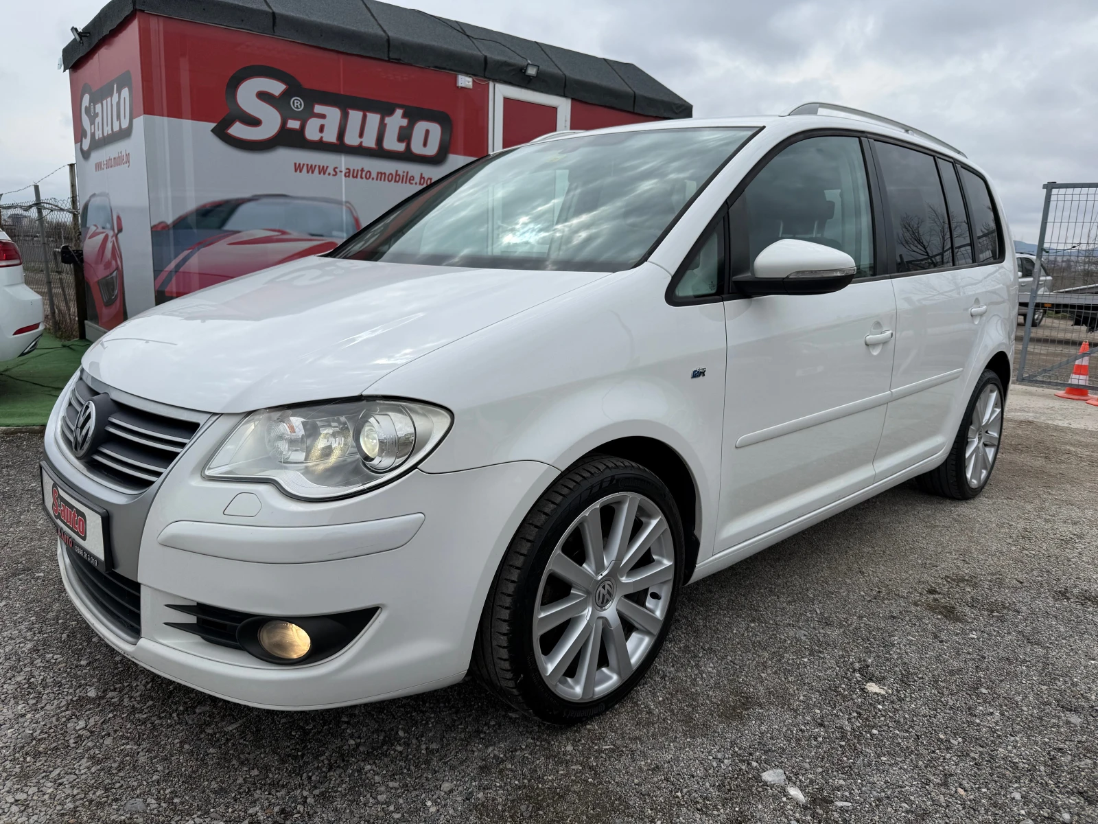 VW Touran 2.0tdi R-LINE* DSG* 170кс* ПОДГРЕВ* КСЕНОН* NAVI