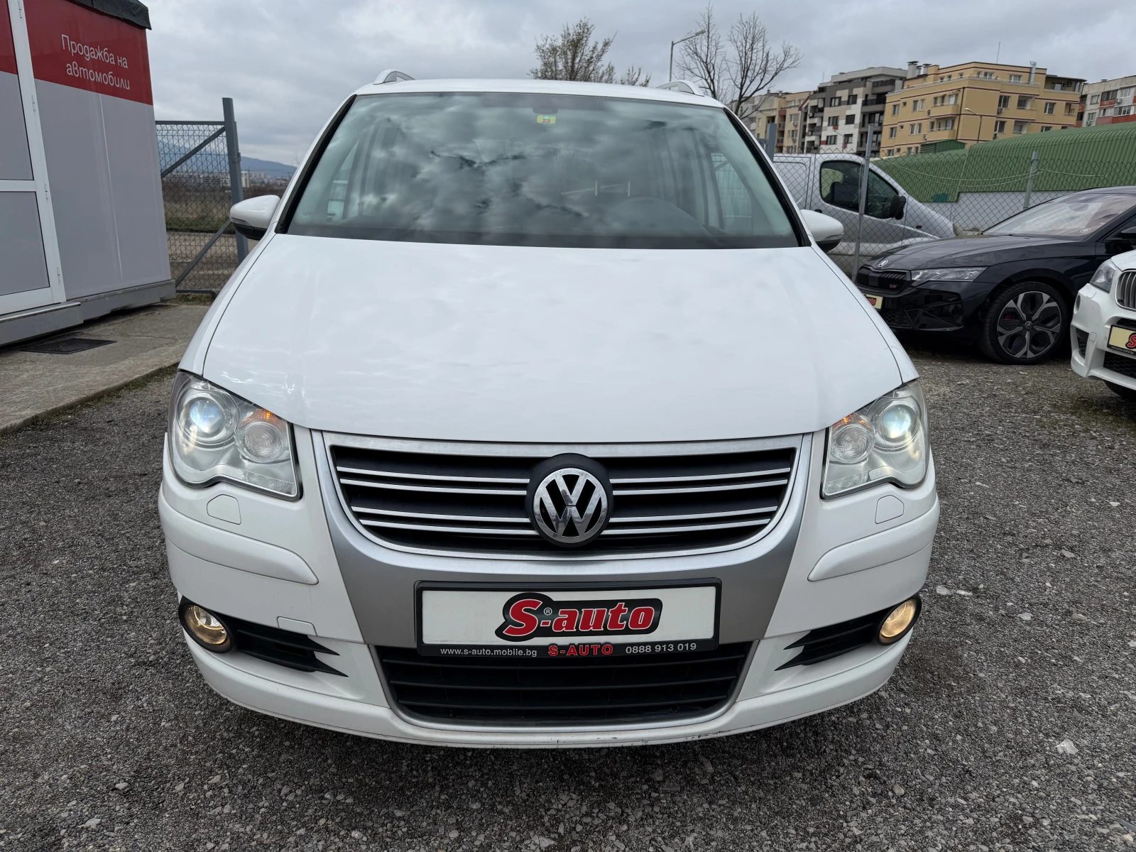 VW Touran 2.0tdi R-LINE* DSG* 170кс* ПОДГРЕВ* КСЕНОН* NAVI, снимка 2 - Автомобили и джипове - 54074071