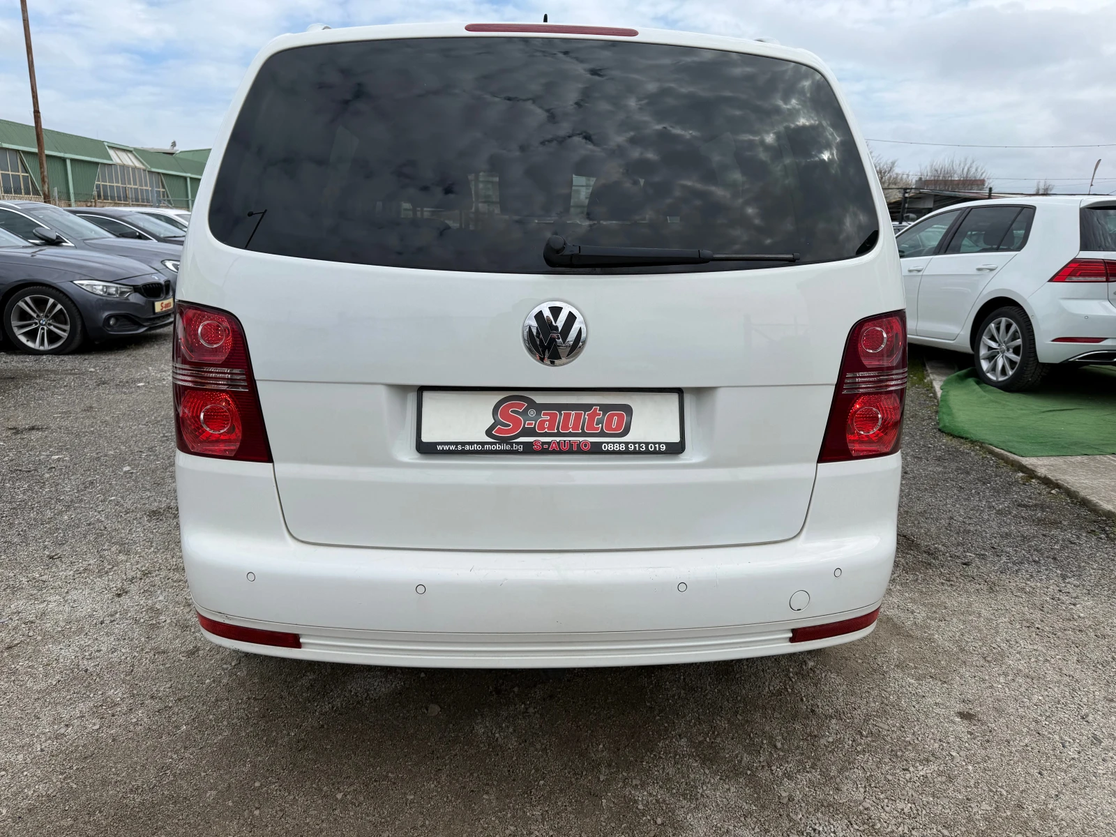 VW Touran 2.0tdi R-LINE* DSG* 170кс* ПОДГРЕВ* КСЕНОН* NAVI, снимка 6 - Автомобили и джипове - 54074071