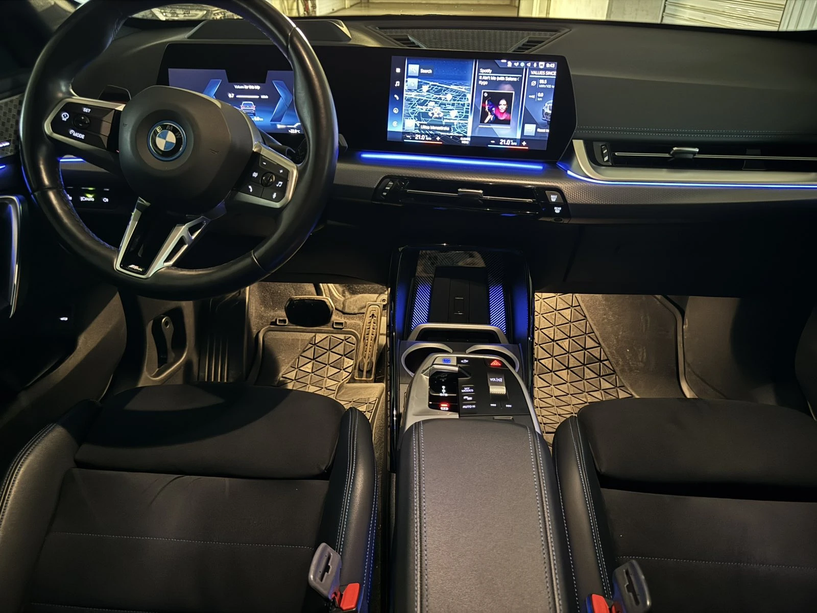 BMW iX1 4x4, снимка 7 - Автомобили и джипове - 54541270