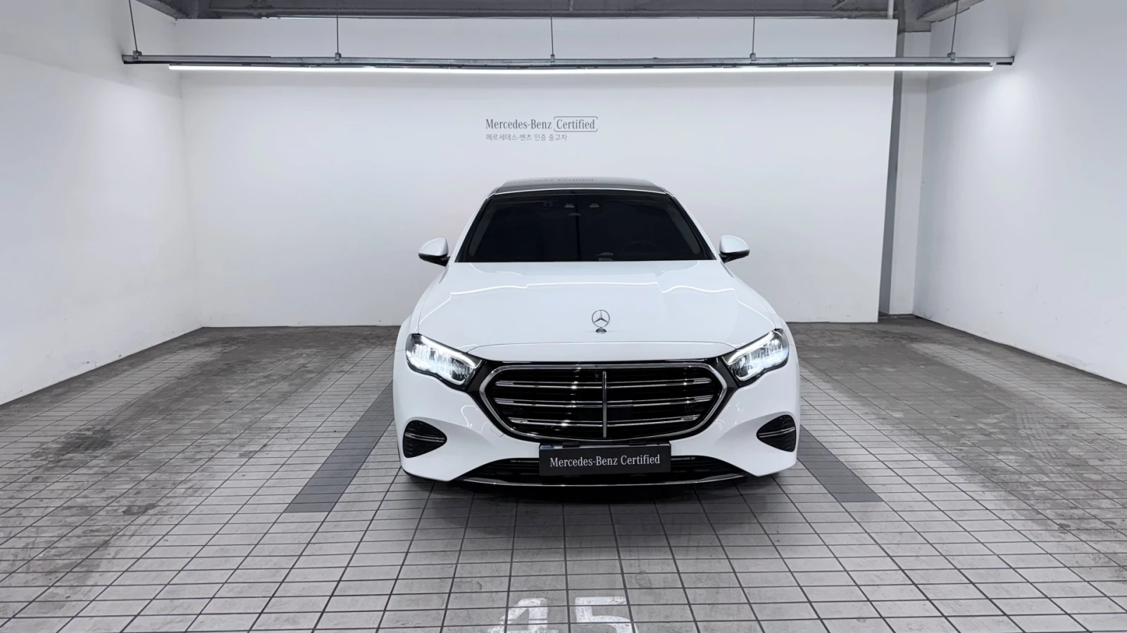 Mercedes-Benz E 220 4MATIC/ОБДУХВАНЕ/ПАНОРАМА/ДИСТРОНИК/360, снимка 2 - Автомобили и джипове - 55404627