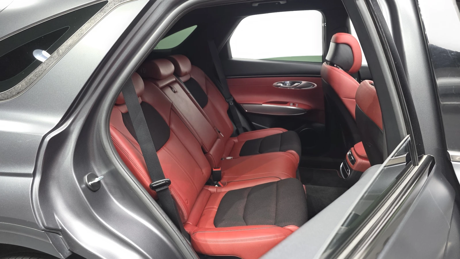 Genesis GV70 2.5* BLIND SPOT* HUD* ЕЛ. БАГАЖНИК* ЛЮК* КРАЙНА ЦЕ, снимка 11 - Автомобили и джипове - 55496100