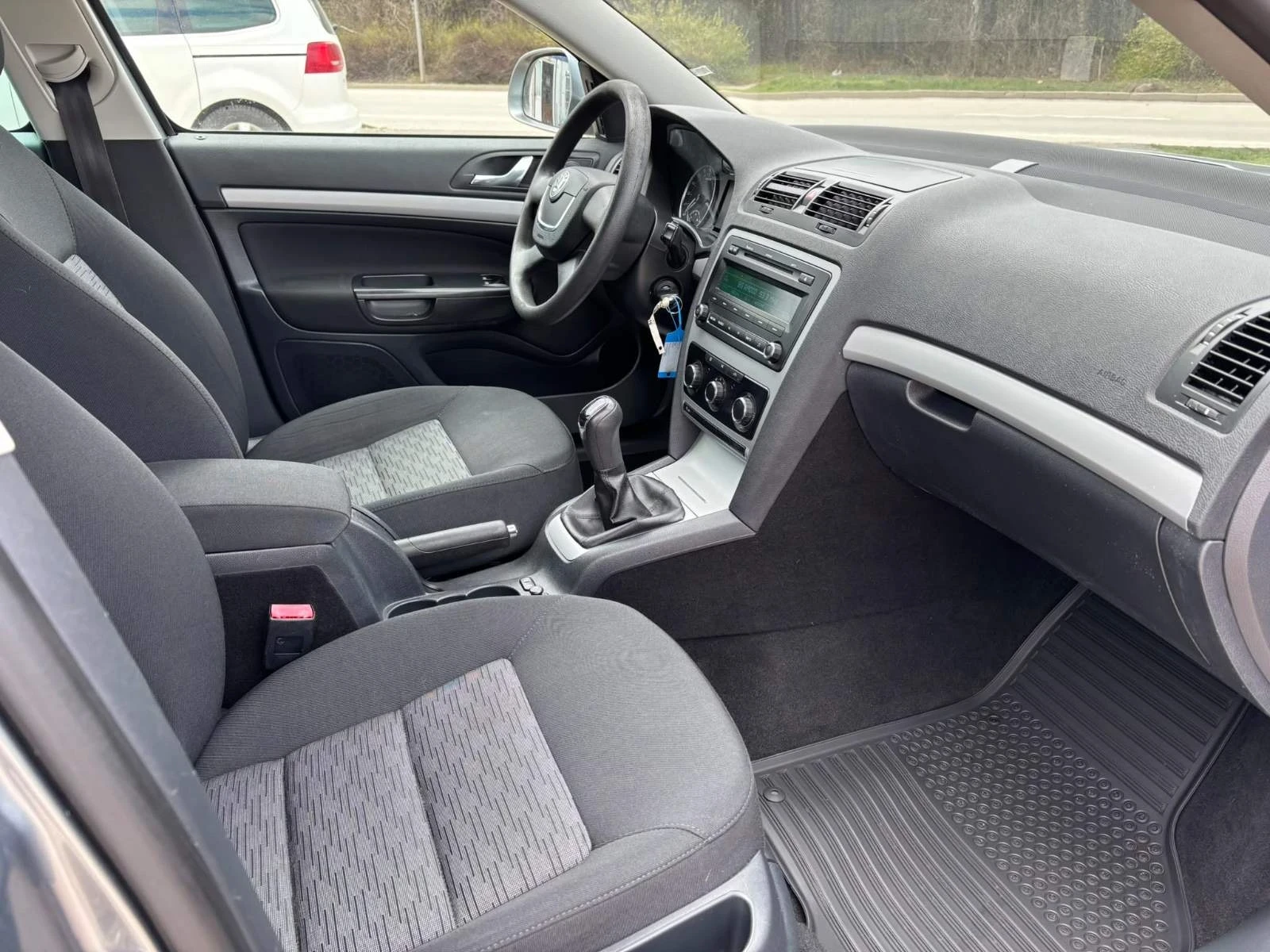 Skoda Octavia, снимка 10 - Автомобили и джипове - 56224117