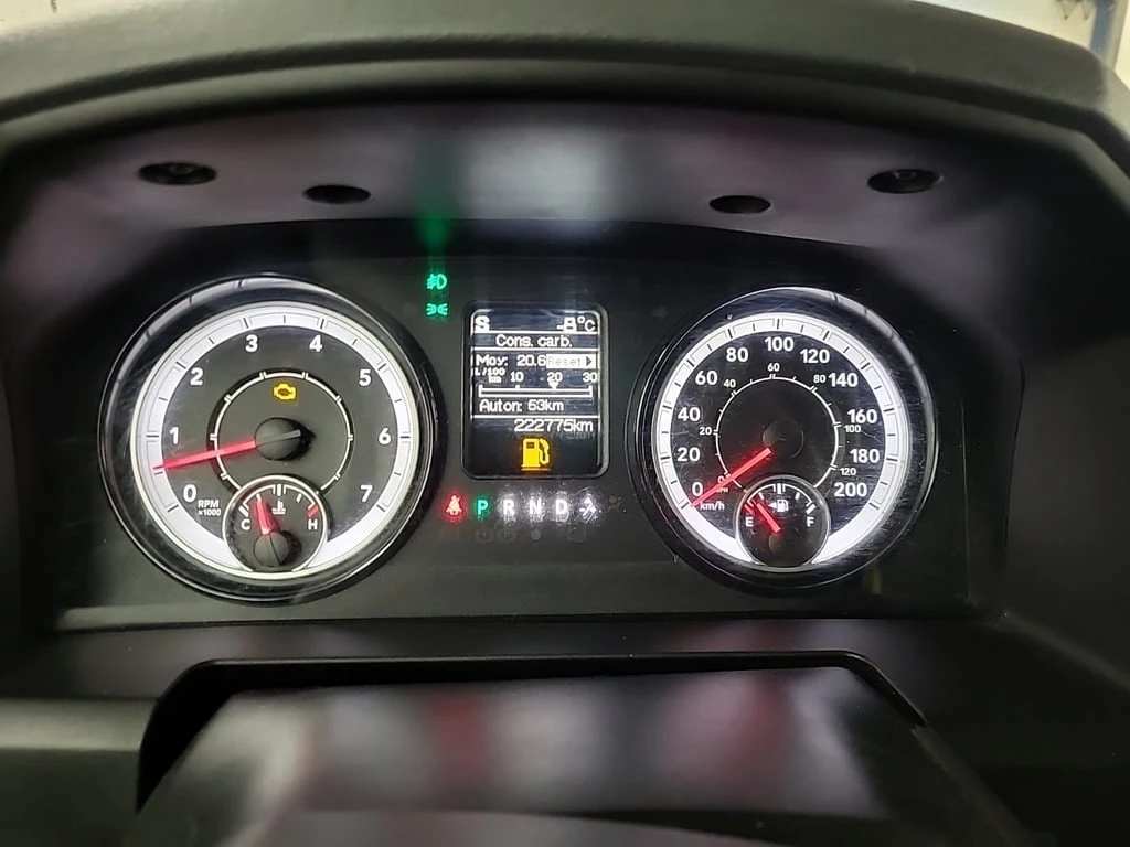 Dodge RAM 1500 * EXPRESS CREW CAB SHORT BED * CARFAX * БЕЗ ПЪРВОН - изображение 10