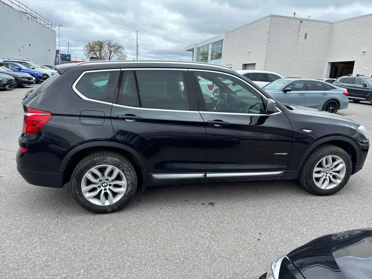 BMW X3 xDrive28i/ПАНОРАМА/ПОДГРЕВИ/ПРЕДСТАВИТЕЛ НА BMW, снимка 4 - Автомобили и джипове - 54377975