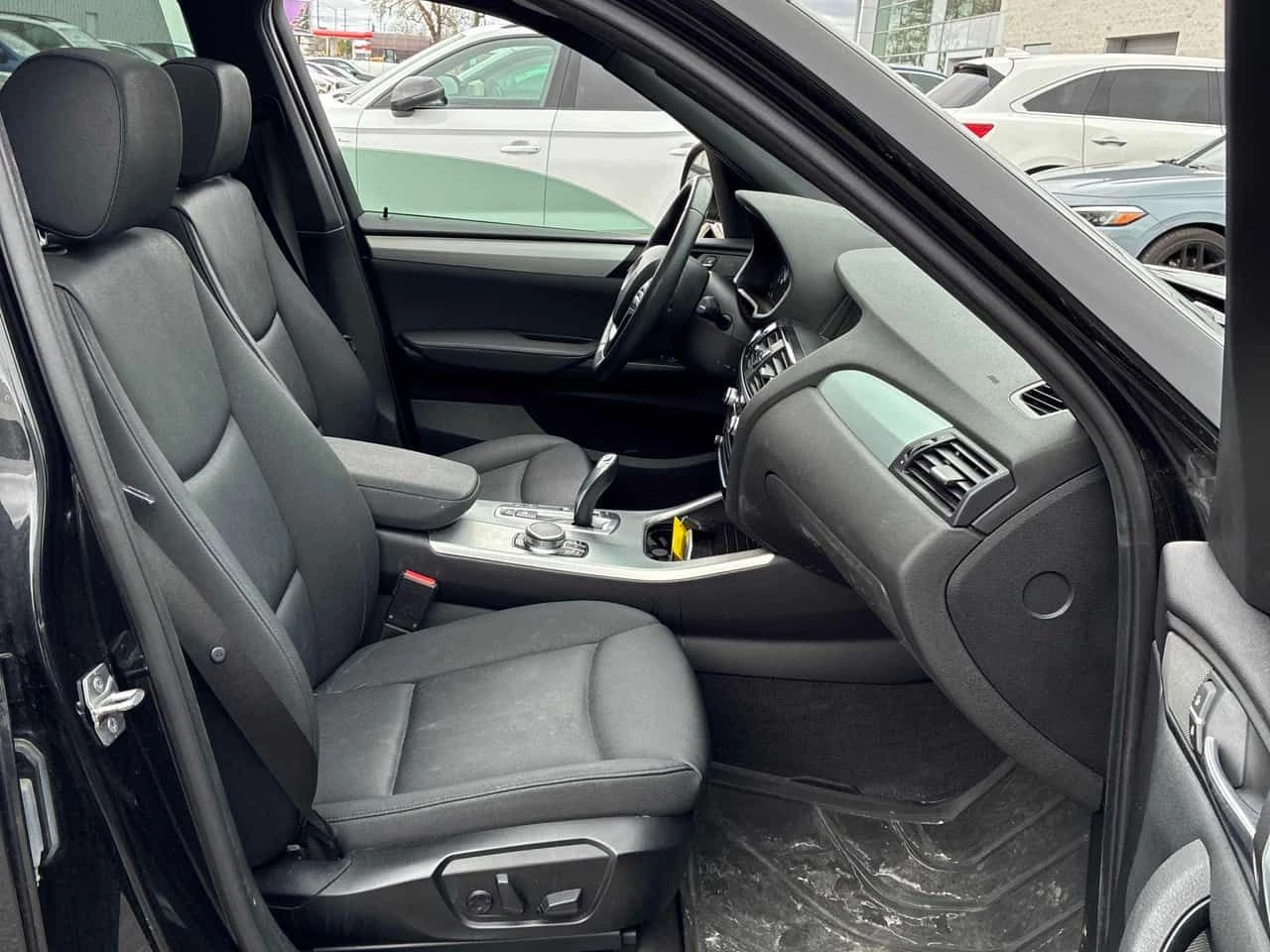 BMW X3 xDrive28i/ПАНОРАМА/ПОДГРЕВИ/ПРЕДСТАВИТЕЛ НА BMW, снимка 12 - Автомобили и джипове - 54377975