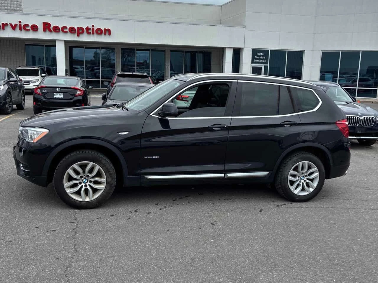 BMW X3 xDrive28i/ПАНОРАМА/ПОДГРЕВИ/ПРЕДСТАВИТЕЛ НА BMW, снимка 3 - Автомобили и джипове - 54377975