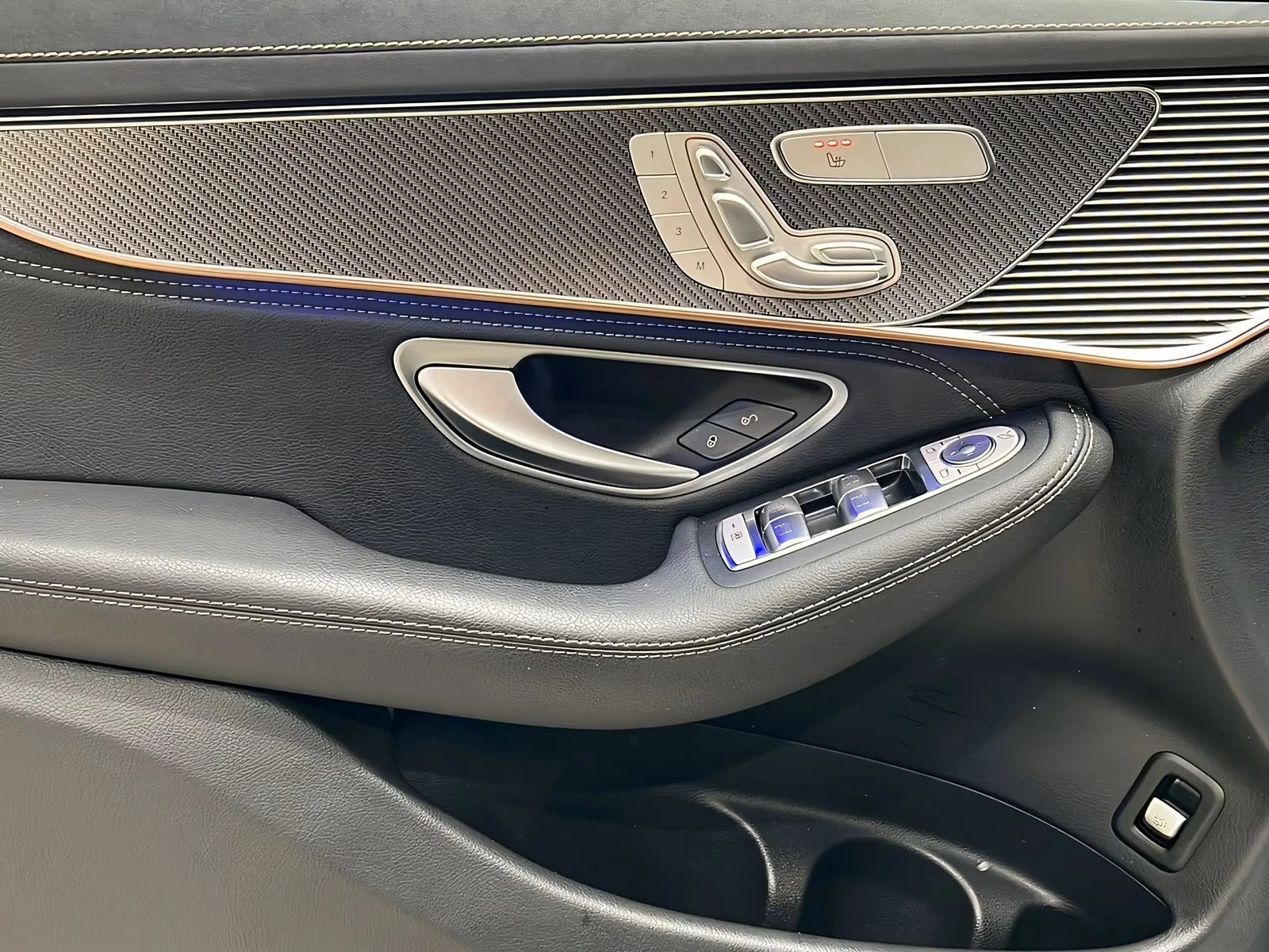 Mercedes-Benz EQC 400 4M AMG/CAMERA/HUD/, снимка 8 - Автомобили и джипове - 55233411