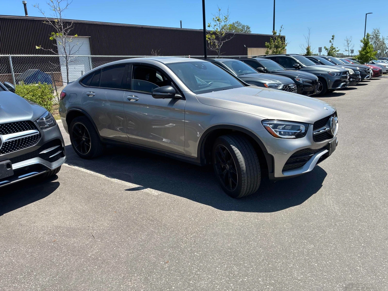 Mercedes-Benz GLC 300 ДИСТРОНИК * ДОГИТАЛНО ТАБЛО * ЧЕРВЕНИ КОЛАНИ * , снимка 5 - Автомобили и джипове - 55254389