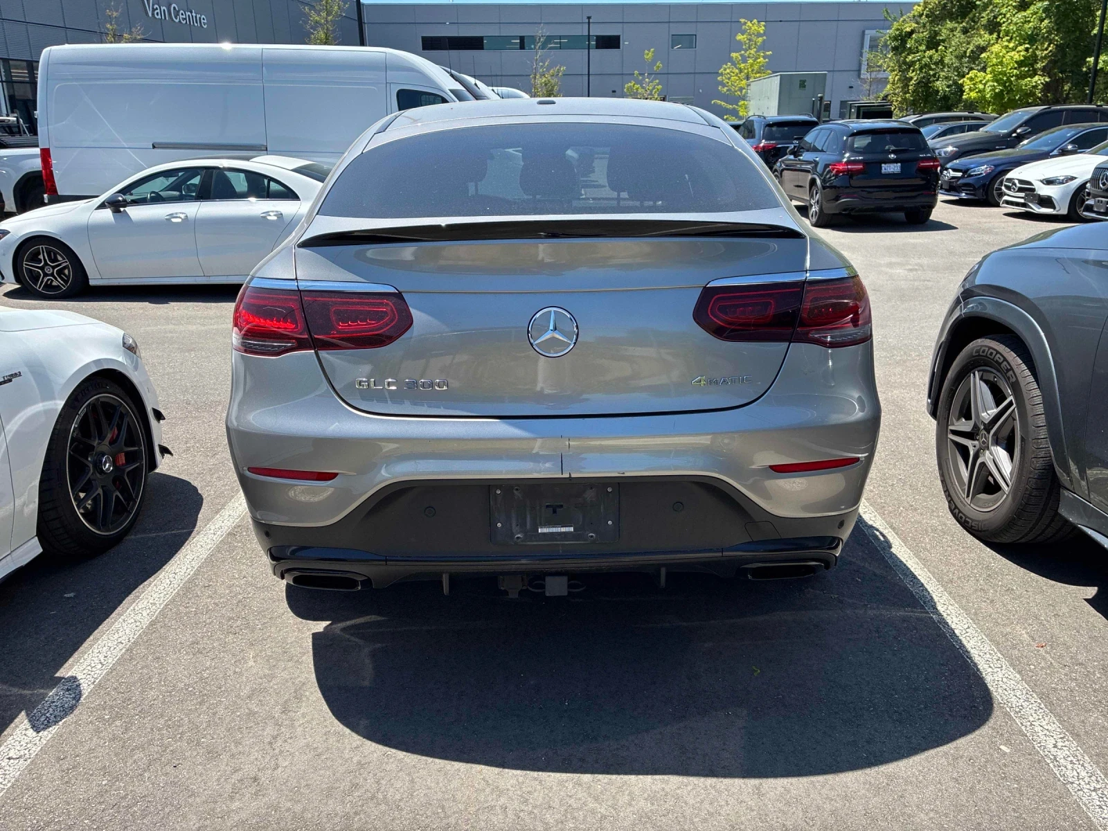 Mercedes-Benz GLC 300 ДИСТРОНИК * ДОГИТАЛНО ТАБЛО * ЧЕРВЕНИ КОЛАНИ * , снимка 2 - Автомобили и джипове - 55254389