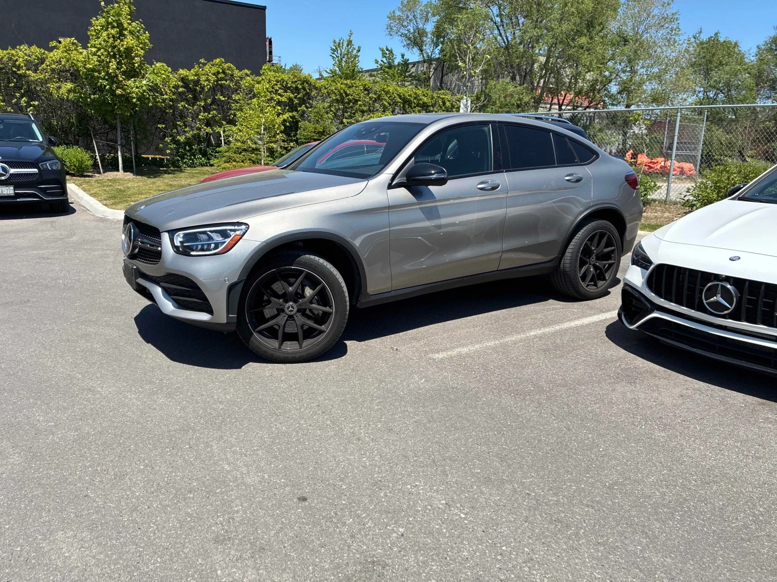 Mercedes-Benz GLC 300 ДИСТРОНИК * ДОГИТАЛНО ТАБЛО * ЧЕРВЕНИ КОЛАНИ * , снимка 4 - Автомобили и джипове - 55254389