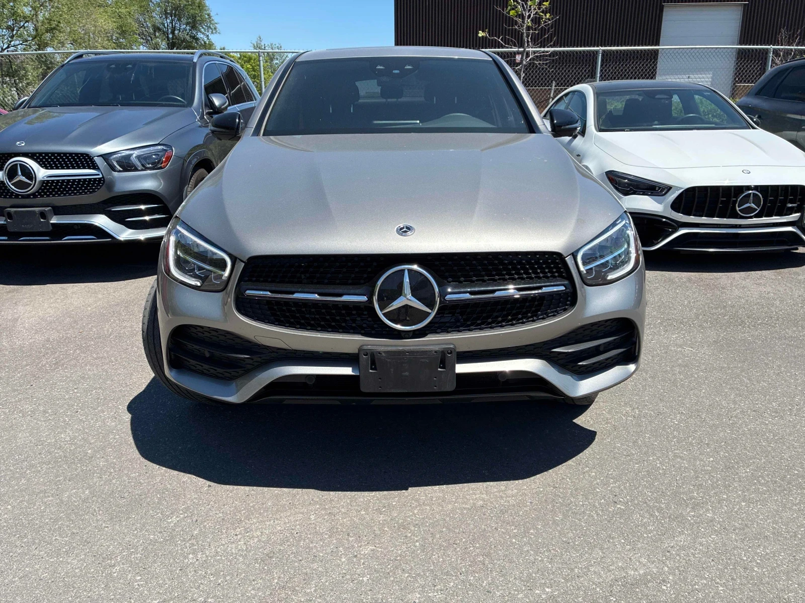 Mercedes-Benz GLC 300 ДИСТРОНИК * ДОГИТАЛНО ТАБЛО * ЧЕРВЕНИ КОЛАНИ * 