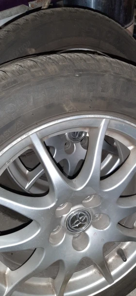 ����� �� �������� �� ���� � ������ 205/55R16 �� Toyota Avensis