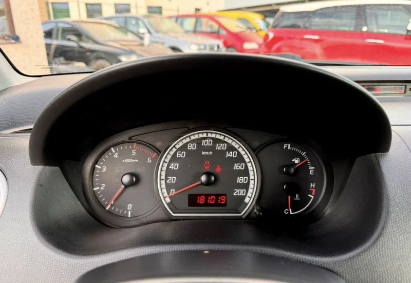 Suzuki Swift 1.3 DDIS, снимка 6 - Автомобили и джипове - 48271178