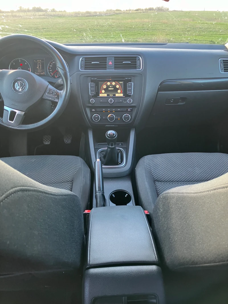 VW Jetta 1.6, снимка 9 - Автомобили и джипове - 52501907