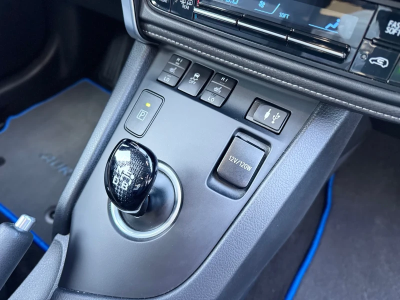 Toyota Auris 1.8 Hybrid / Camera / , снимка 9 - Автомобили и джипове - 52801490