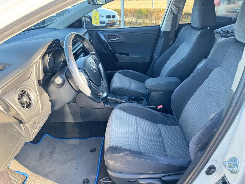 Toyota Auris 1.8 Hybrid / Camera / , снимка 5 - Автомобили и джипове - 52801490