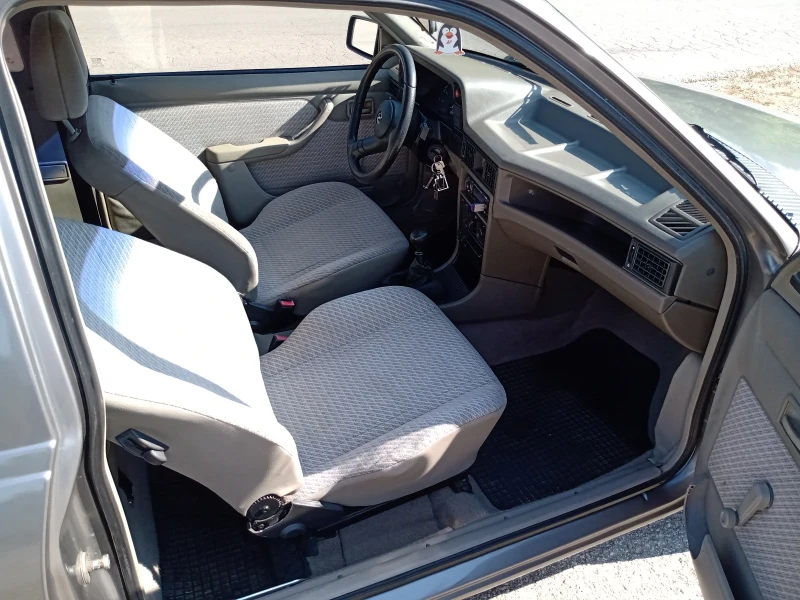 Opel Kadett Е 1.4i, снимка 10 - Автомобили и джипове - 53026577