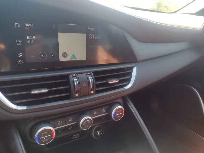 Alfa Romeo Giulia 2.0 Ti RWD, снимка 7 - Автомобили и джипове - 53105526