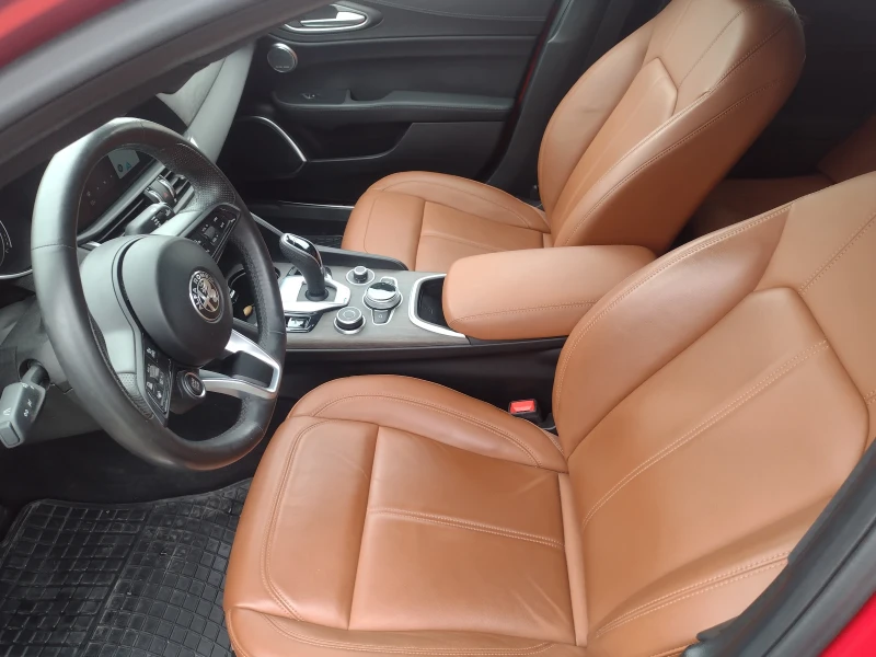 Alfa Romeo Giulia 2.0 Ti RWD, снимка 6 - Автомобили и джипове - 53105526