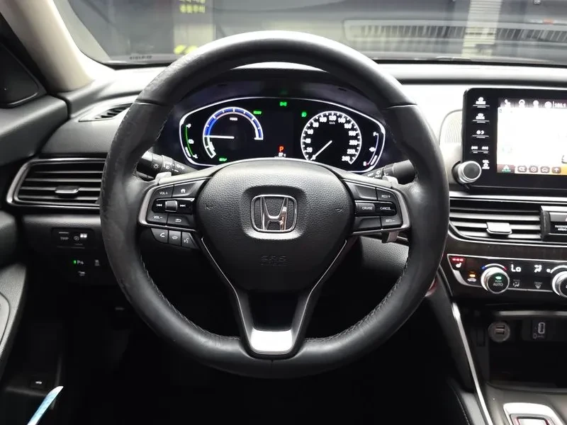 Honda Accord 2.0 Hybrid - САМО 30% АВАНС!, снимка 13 - Автомобили и джипове - 55440345