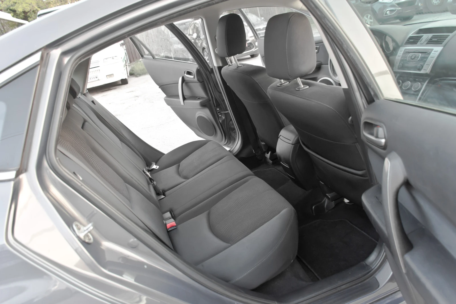 Mazda 6 1.8 i - 120 к.с. - ХЕЧБЕК - изображение 10