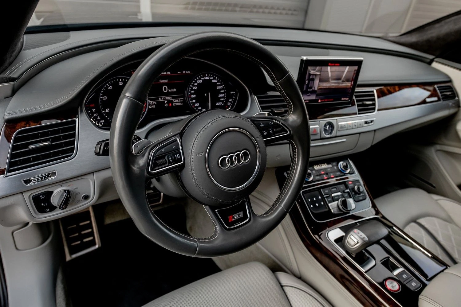 Audi S8 PLUS/605HP/CERAMIC/NIGHT/3XTV/QUATTRO/360/544v - изображение 8