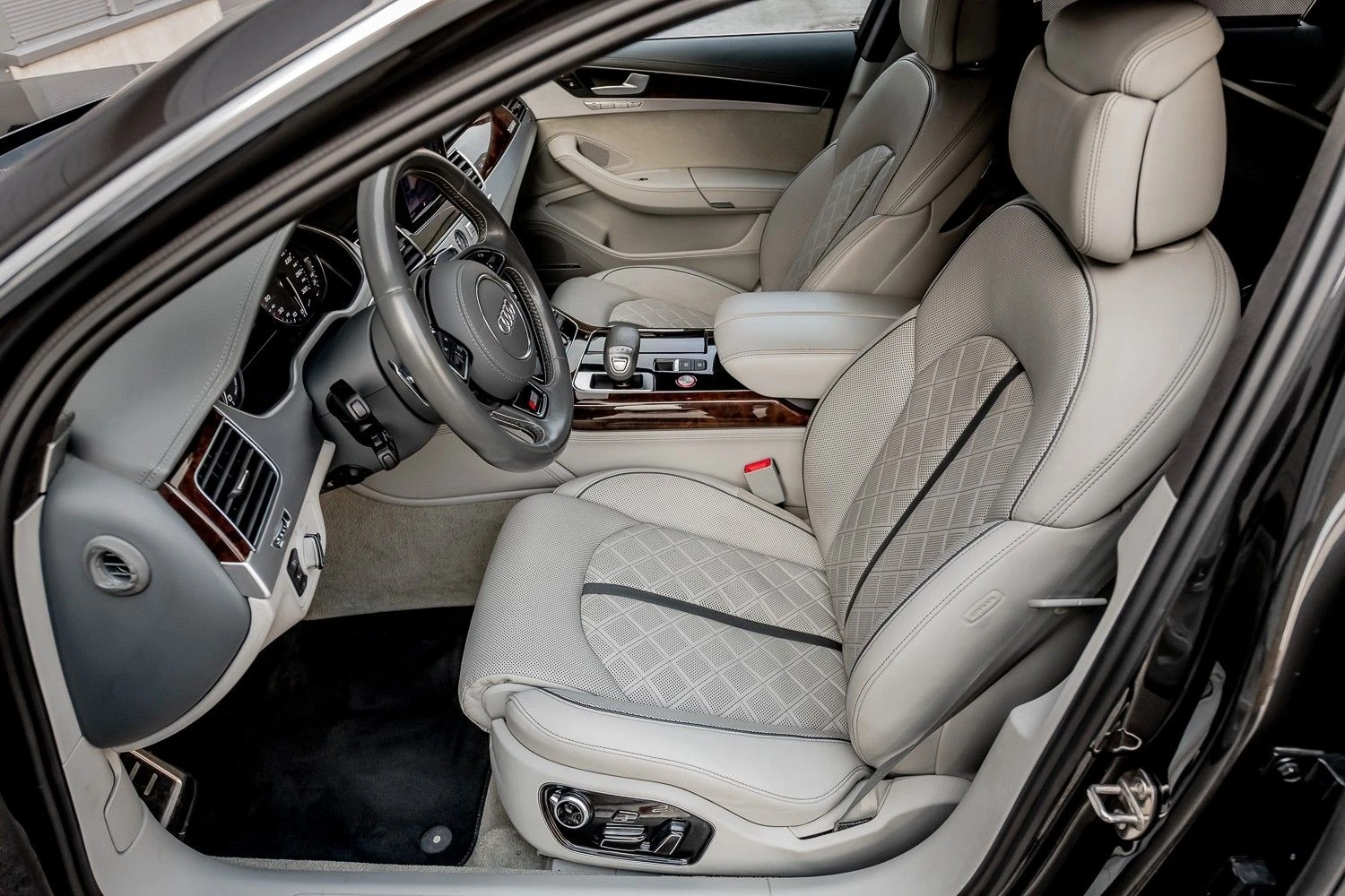Audi S8 PLUS/605HP/CERAMIC/NIGHT/3XTV/QUATTRO/360/544v - изображение 10