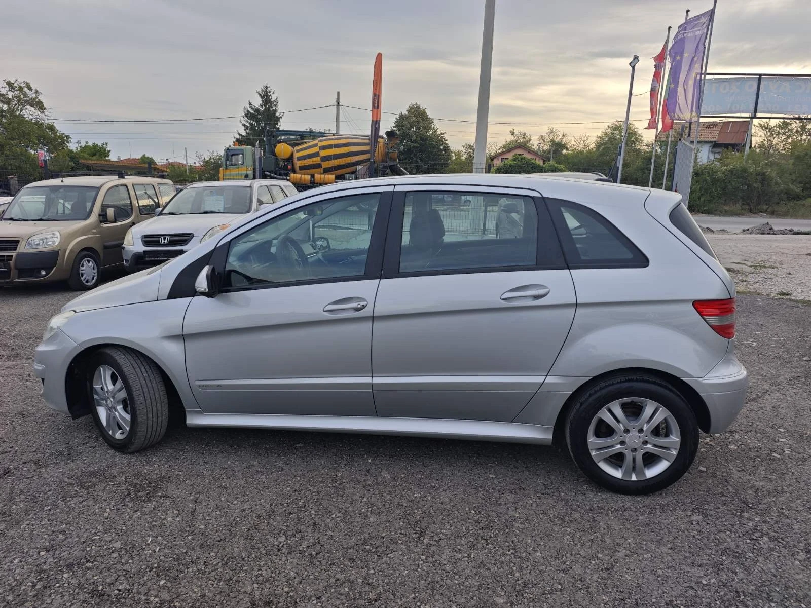 Mercedes-Benz B 180 2.0/109KC - изображение 3