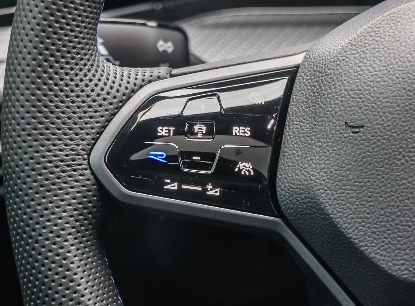 VW Golf R   | Mobile.bg   10