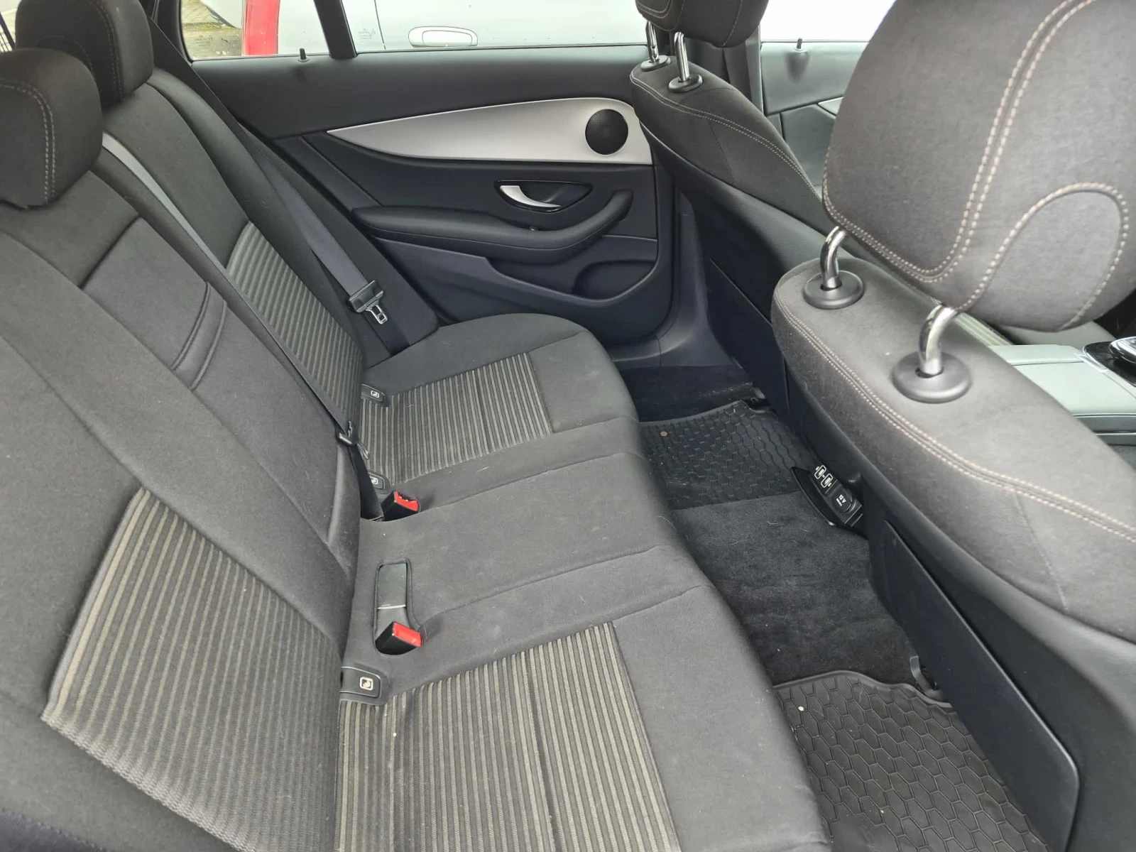 Mercedes-Benz E 220, снимка 11 - Автомобили и джипове - 54036140