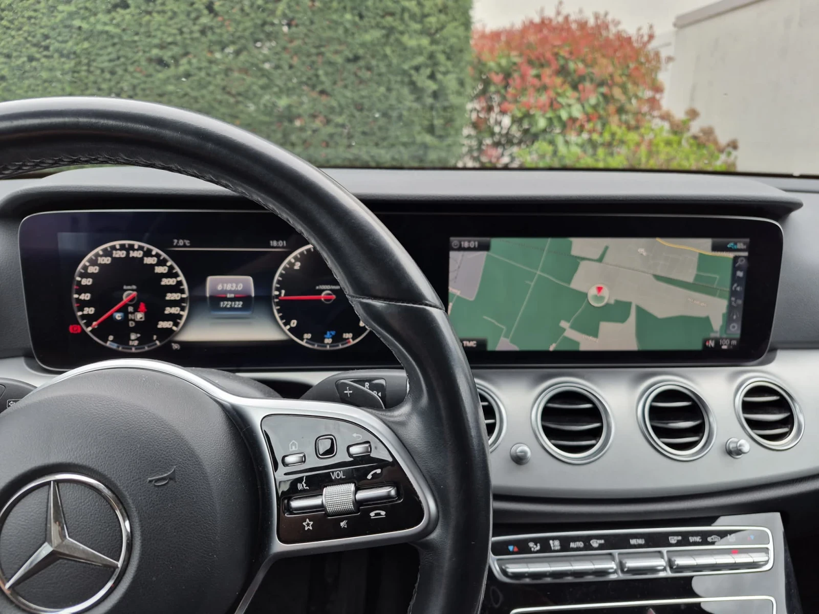 Mercedes-Benz E 220, снимка 4 - Автомобили и джипове - 54036140