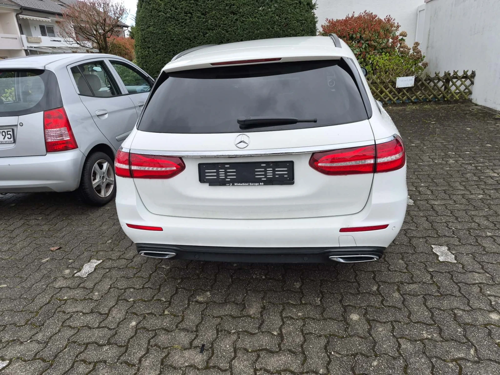 Mercedes-Benz E 220, снимка 3 - Автомобили и джипове - 54036140