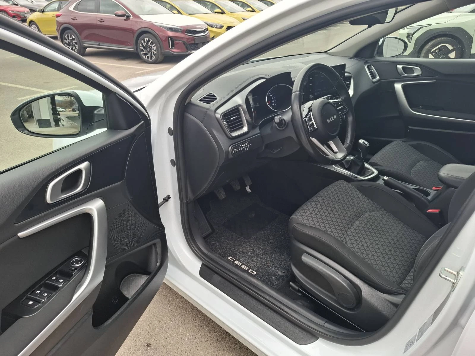 Kia Ceed 1.5 T-gdi SW Comfort Гаранция, снимка 9 - Автомобили и джипове - 54042700