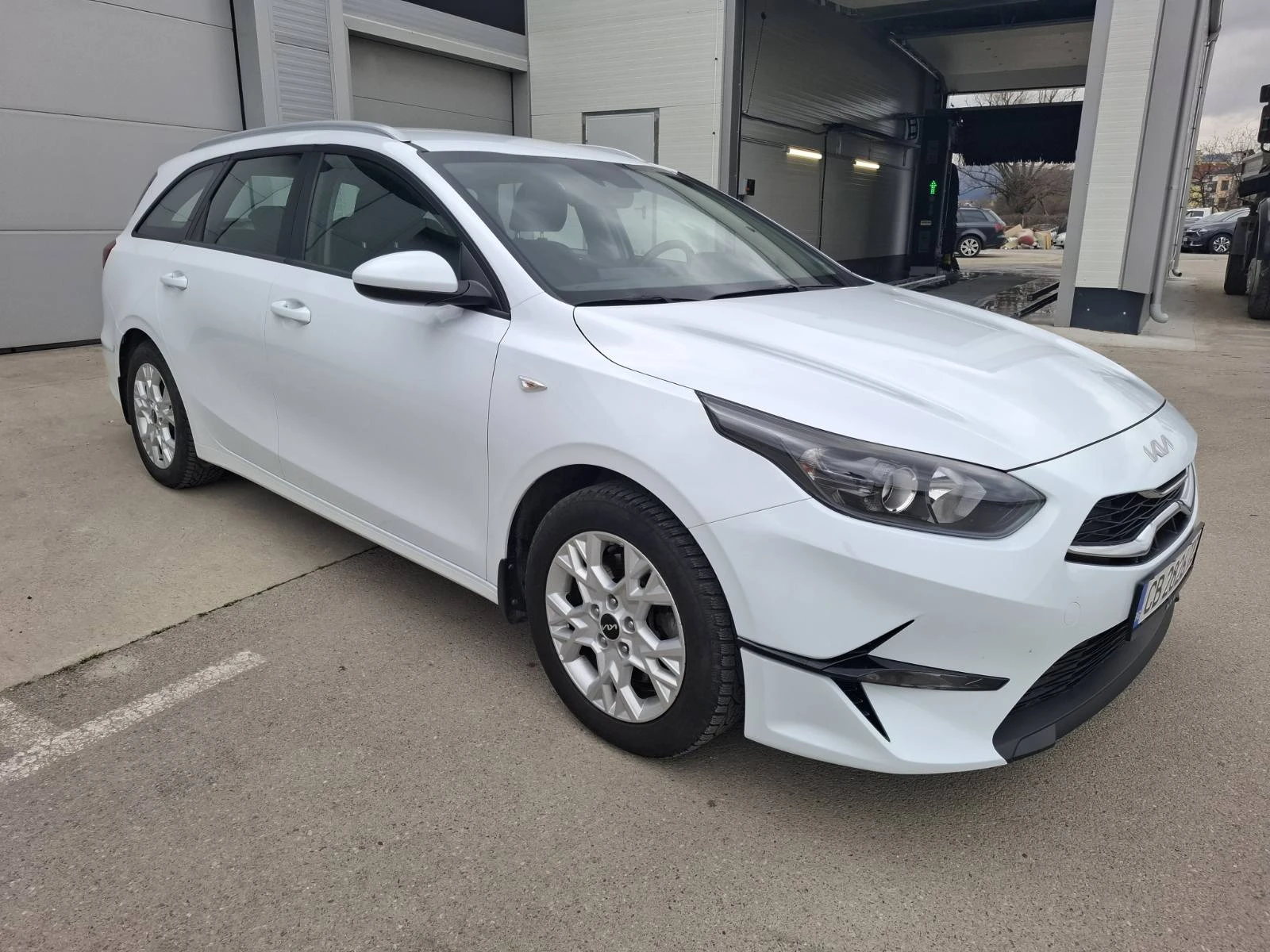 Kia Ceed 1.5 T-gdi SW Comfort Гаранция, снимка 3 - Автомобили и джипове - 54042700