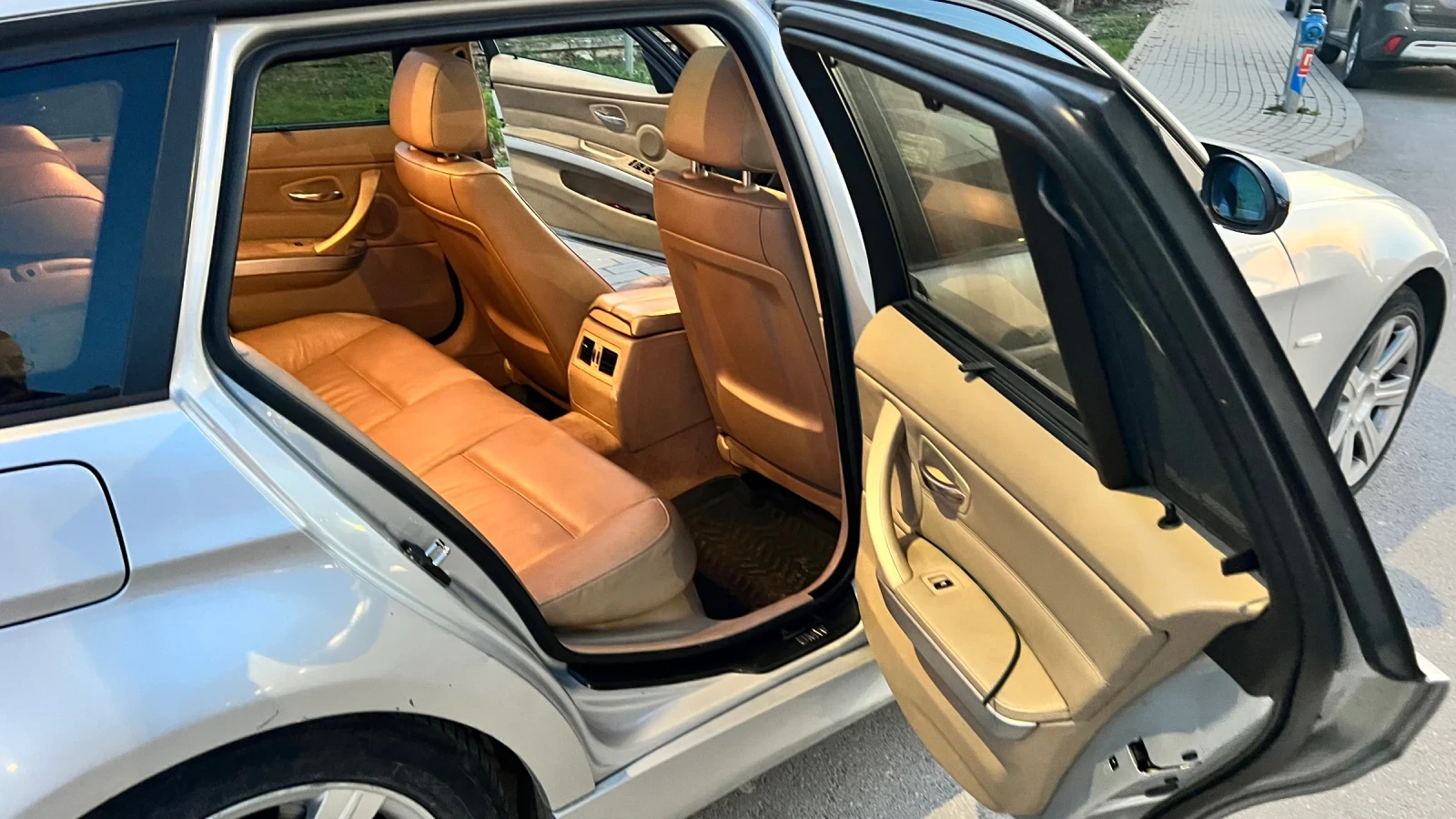 BMW 320, снимка 9 - Автомобили и джипове - 54092086