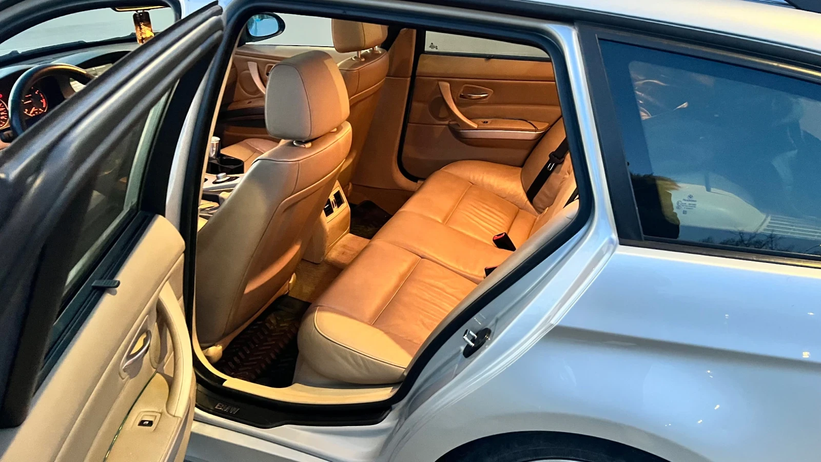 BMW 320, снимка 8 - Автомобили и джипове - 54092086